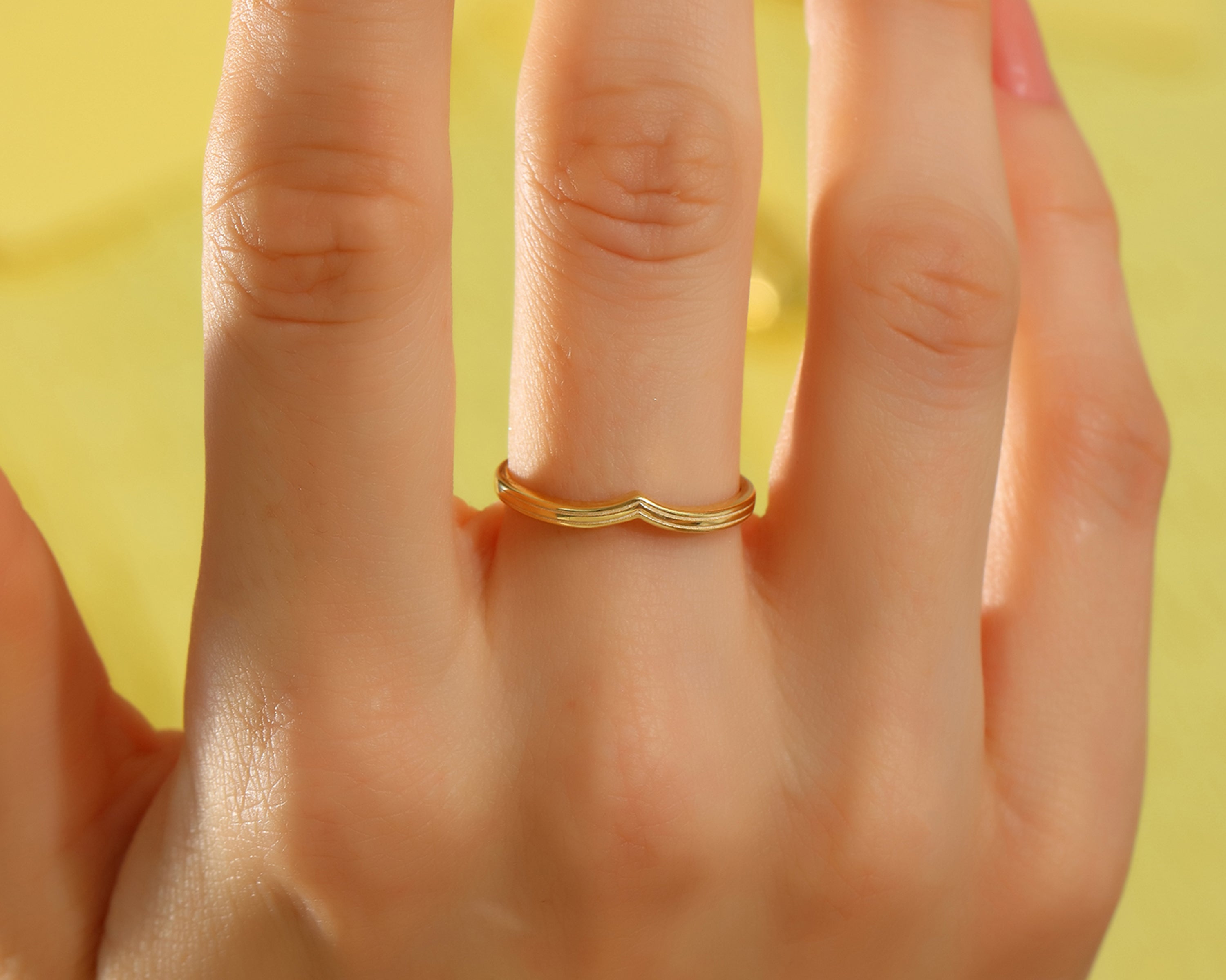 Curved V Ring